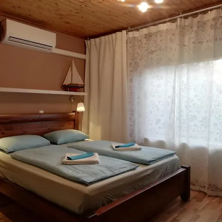 Belloapartamento Ház Balatonkenese, 800m, Jakuzzi Balatonkenese