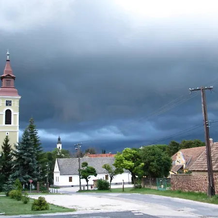 Belloapartamento Haz Balatonkenese, 800m, Jakuzzi バラトンケネシェ