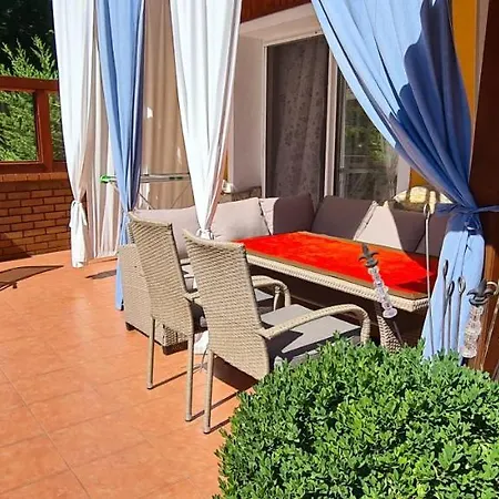 Belloapartamento Haz Balatonkenese, 800m, Jakuzzi アパート バラトンケネシェ