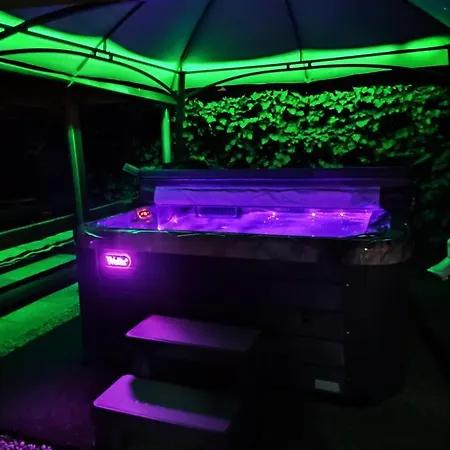 Belloapartamento Haz Balatonkenese, 800m, Jakuzzi アパート バラトンケネシェ