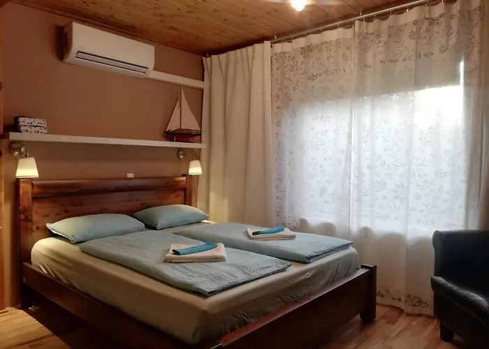 Belloapartamento Haz Balatonkenese, 800m, Jakuzzi באלאטונקנשה