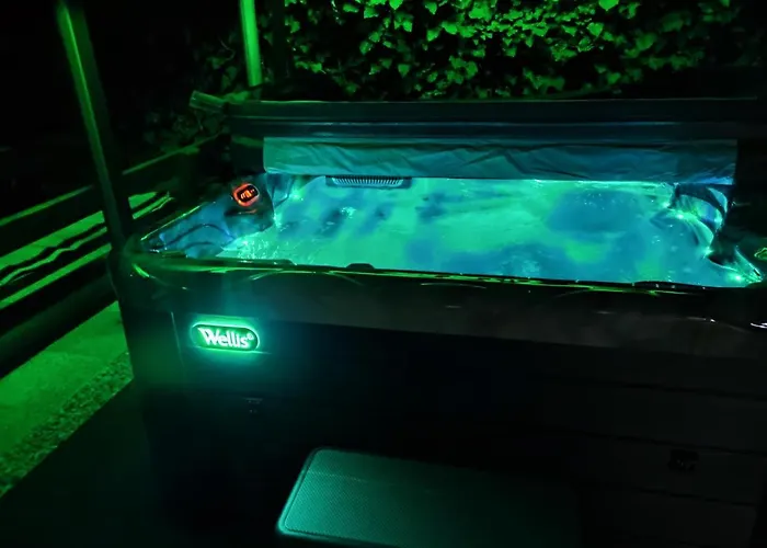 Belloapartamento Haz Balatonkenese, 800m, Jakuzzi Apartment